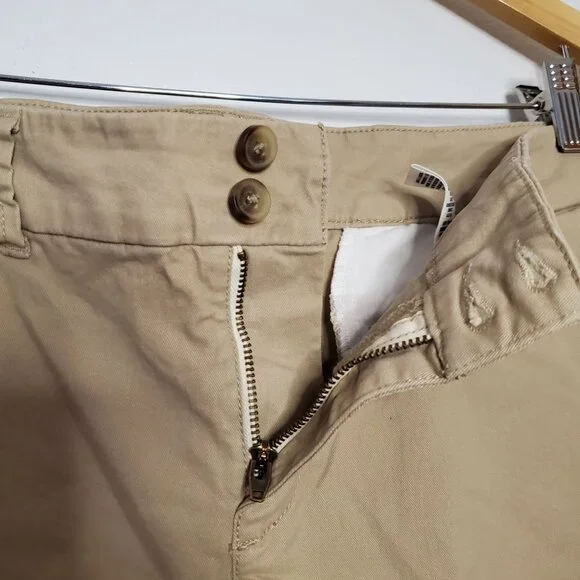 American Eagle Outfitters Women's Khaki Stretch Shorts With Button & Zip Closure - Picture 5 of 7